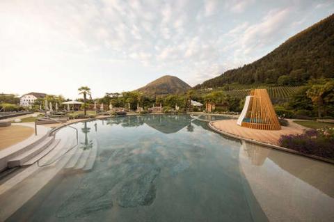 Wellness & Spa Around Wellness & Spa Around